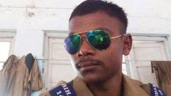 লাদাখে চিনা ফৌজের সঙ্গে সংঘর্ষে শহিদ বীরভূমের ২৬ বছর বয়েসি জওয়ান রাজেশ ওরাঁও। লাদাখে চিনা ফৌজের সঙ্গে সংঘর্ষে শহিদ বীরভূমের ২৬ বছর বয়েসি জওয়ান রাজেশ ওরাঁও।