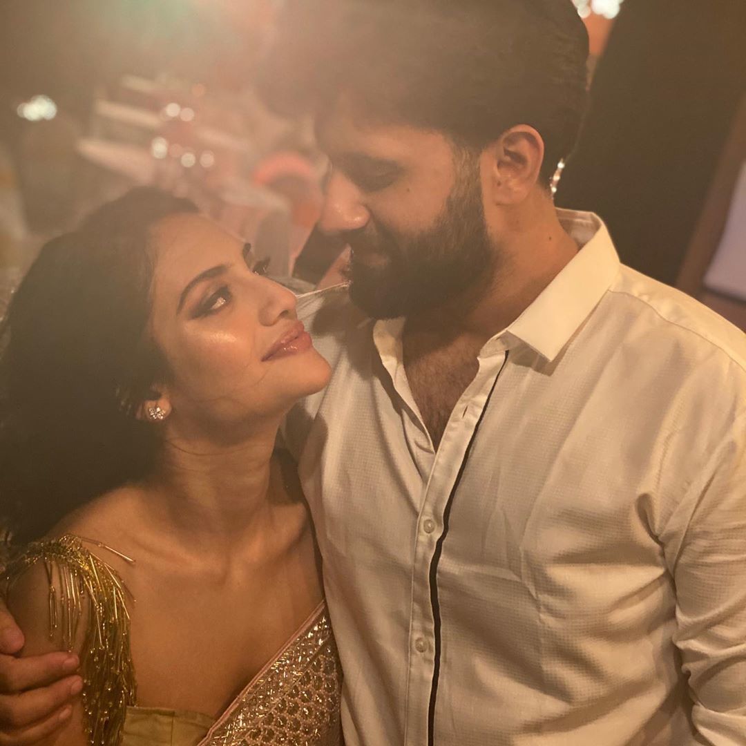 Nusrat-Nikhilが結婚1周年の国内祝賀で一緒に。 （写真-Instagram）