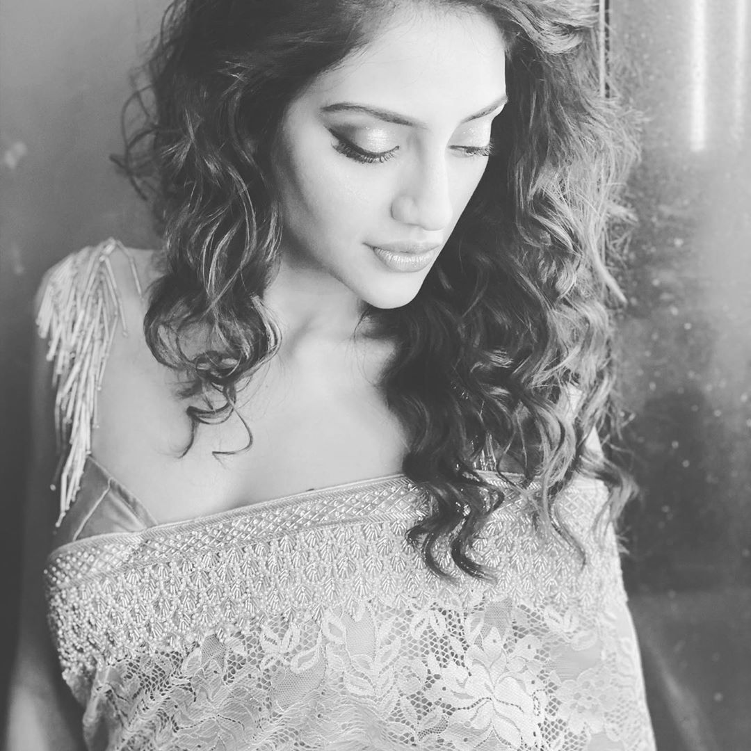 1週間前はNusrat-Nikhilの最初の結婚記念日でした。 今年のコロナ危機は大きなお祝いではないので、家で祝うのはやめましょう。 Nusrat Jahanがその日の衣装の一部を公開しました（Photo-Instagram）