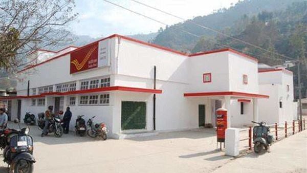 Post Office News: ১ এপ্রিল ২০২২ থেকে পোস্ট অফিসে সিনিয়র সিটিজেন সেভিংস স্কিম, মাসিক আয় স্কিম এবং মেয়াদি আমানত অ্যাকাউন্টে নগদে সুদ দেওয়া বন্ধ হয়ে যাবে। ফাইল ছবি : টুইটার (Twitter)