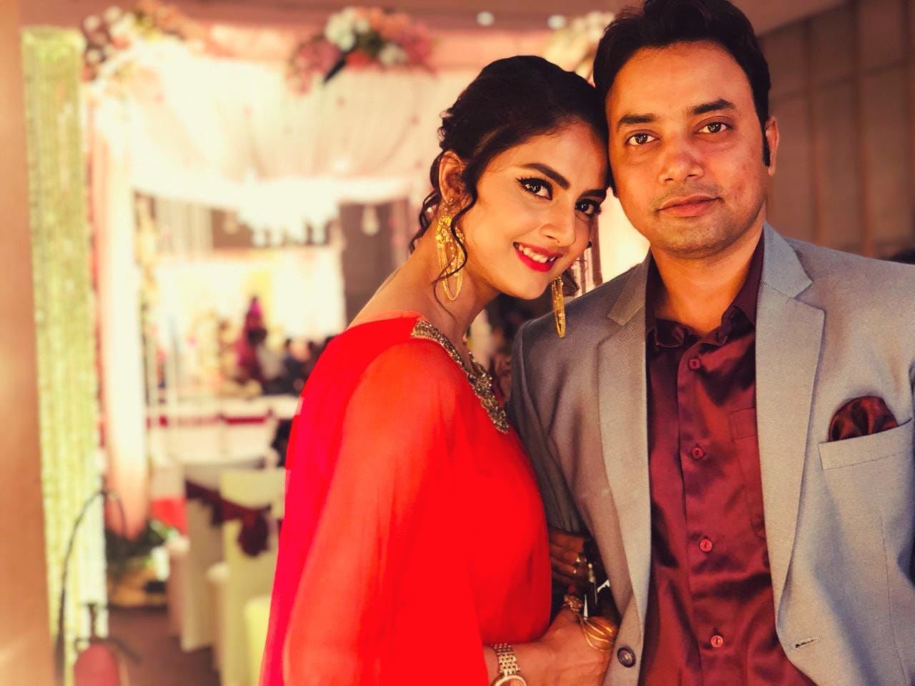 স্বামী রোহিত ঝা-র সঙ্গে সৈরিতি। ছবি ফেসবুক। স্বামী রোহিত ঝা-র সঙ্গে সৈরিতি। ছবি ফেসবুক।