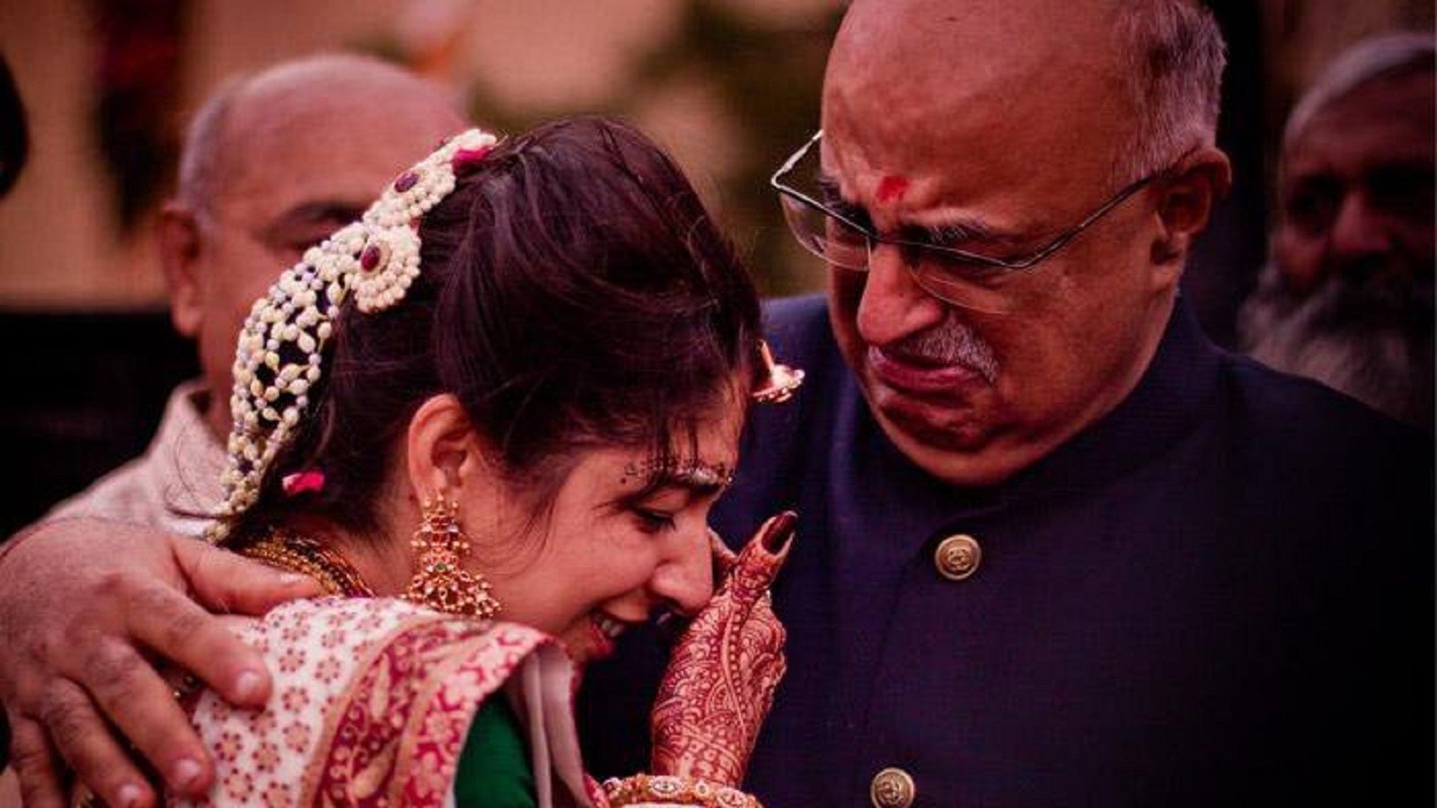 うお座-水星が苦しんでいるとき、結婚は妨げられます。 'Falai manmathaya mahabishnu swarupaya、mahabishnu putraya、mahapurusaya。 夫/妻はすぐに幸せになります。 毎週水曜日に11のロザリオのマントラを唱えると、すぐに結婚します。 このルールは11日水曜日に遵守する必要があります。