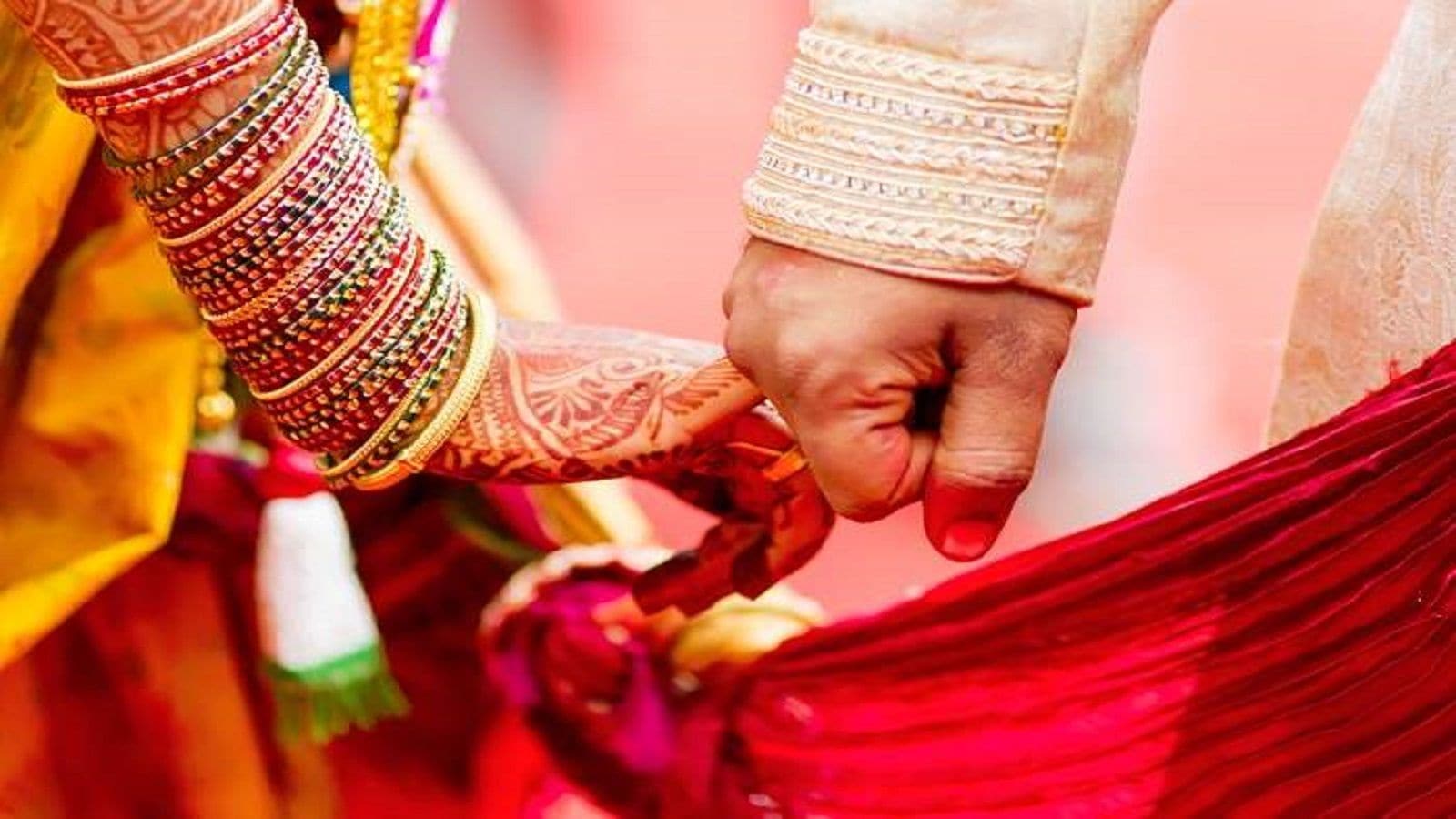 コットンマーズはこれらの人々の兆候に悩まされており、結婚を妨げています。 この障害を克服するために火曜日に断食する必要があります。 障害物はサンダルカンダを読むことで取り除かれます。