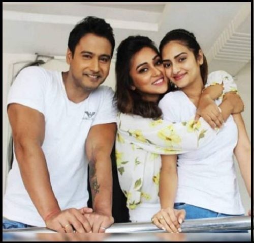 以前、Nusratと義理の妹のMimiは、Raja Chander KelloのKirti（2017）とBirsa DasguptaのCriscross（2017）で共同で作業しました。 3人全員が画面から離れた素晴らしい友達です。 現在、私たちは彼らの化学がどのように画面に表示されるかを待っています。 （写真-Instagram）