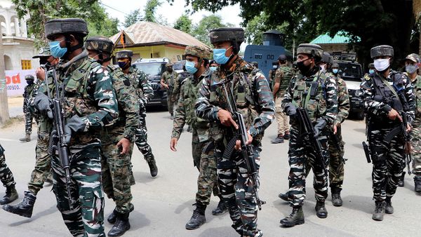 CRPF-এ একাধিক পদে নিয়োগ (ছবিটি প্রতীকী, সৌজন্য এএনআই) CRPF-এ একাধিক পদে নিয়োগ (ছবিটি প্রতীকী, সৌজন্য এএনআই)