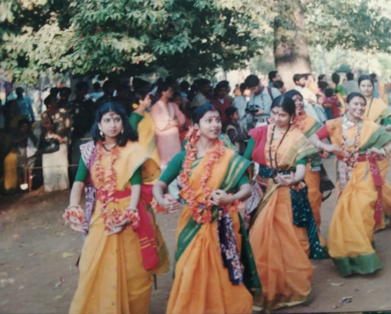 সকালের অনুষ্ঠান। খোল দ্বার খোল। সকালের অনুষ্ঠান। খোল দ্বার খোল।