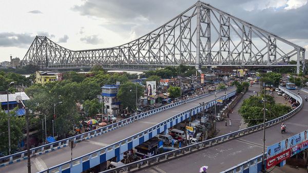 করোনার সংক্রমণ শৃঙ্খল ভাঙতে রাজ্যে প্রতি সপ্তাহে ২ দিন লকডাউন (ছবিটি প্রতীকী, সৌজন্য পিটিআই) করোনার সংক্রমণ শৃঙ্খল ভাঙতে রাজ্যে প্রতি সপ্তাহে ২ দিন লকডাউন (ছবিটি প্রতীকী, সৌজন্য পিটিআই)