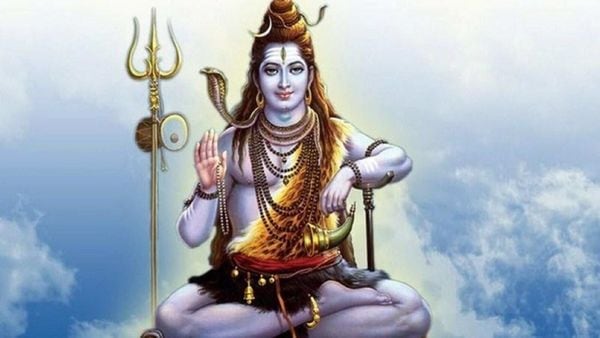 শিবের আর এক নাম ভোলানাথ। তাই সহজেই ভক্তের আহ্বানে সাড়া দেন তিনি। শিবের আর এক নাম ভোলানাথ। তাই সহজেই ভক্তের আহ্বানে সাড়া দেন তিনি।
