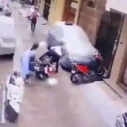 ভিডিও- অপহরণকারীদের সঙ্গে লড়াই করে চার বছরের শিশুকে রক্ষা করলেন মা