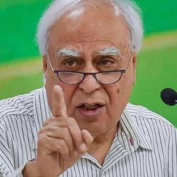 কপিল সিব্বল (ফাইল ছবি, সৌজন্য টুইটার) কপিল সিব্বল (ফাইল ছবি, সৌজন্য টুইটার)