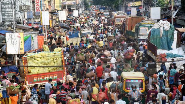রবিবার কলকাতার কোলে মার্কেটে রবিবার কলকাতার কোলে মার্কেটে