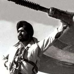 ভারতীয় বায়ুসেনার পাইলট তথা অবসরপ্রাপ্ত স্কোয়াড্রন লিডার দলীপ সিং মাজিথিয়া (ছবি সৌজন্য, টুইটার @IAF_MCC)