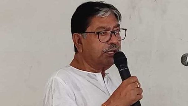 সোমেন মিত্র (ফাইল ছবি, সৌজন্য ফেসবুক) সোমেন মিত্র (ফাইল ছবি, সৌজন্য ফেসবুক)