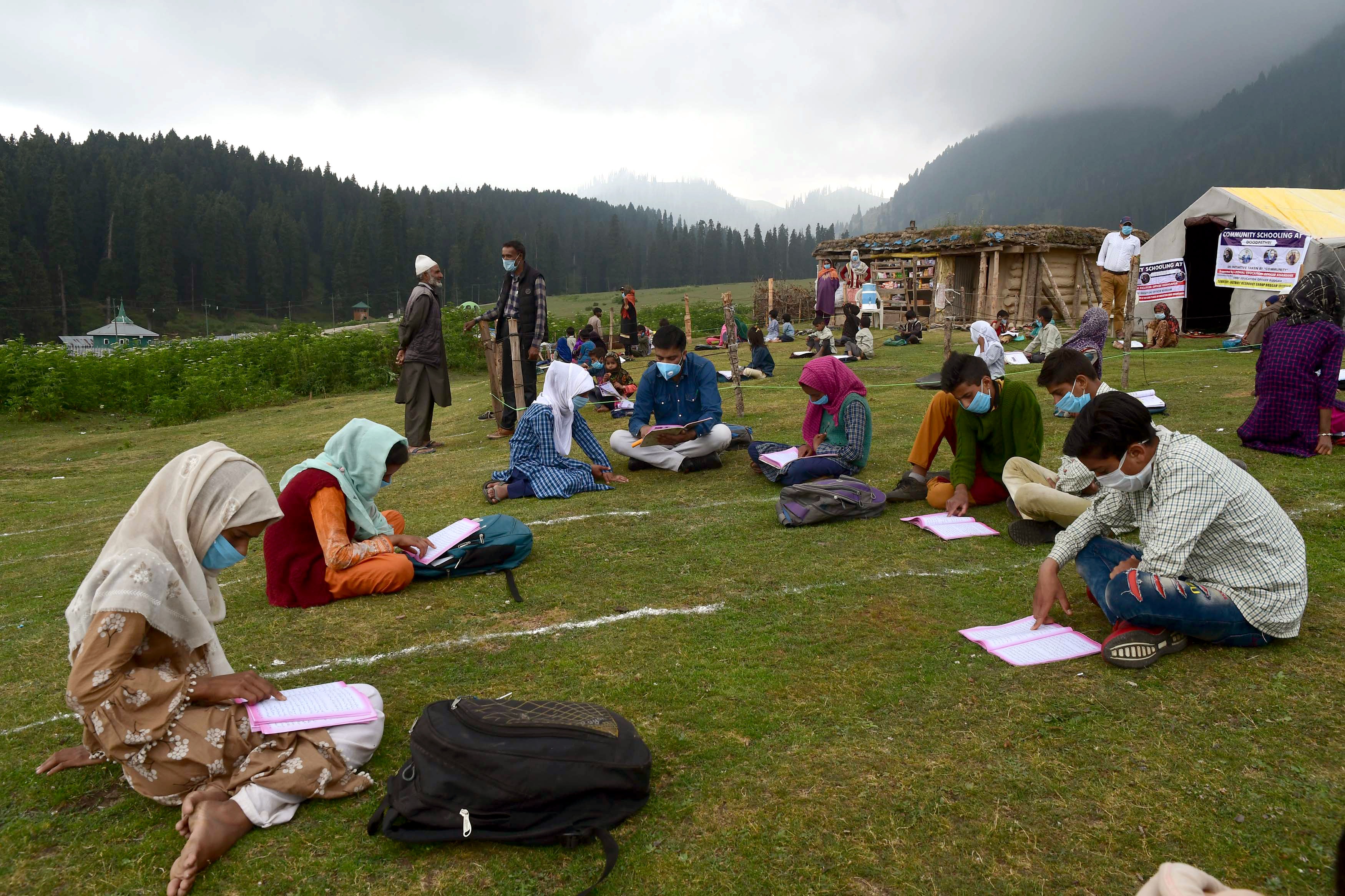 মুখস্থবিদ্যার পরিবর্তে প্রয়োগযোগ্য শিক্ষা, দক্ষতা, পারদর্শিতার উপর গুরুত্ব আরোপ করা হবে। জোর দেওয়া হচ্ছে মৌলিক চিন্তাধারার উপর। (ছবিটি প্রতীকী, সৌজন্য এএনআই) মুখস্থবিদ্যার পরিবর্তে প্রয়োগযোগ্য শিক্ষা, দক্ষতা, পারদর্শিতার উপর গুরুত্ব আরোপ করা হবে। জোর দেওয়া হচ্ছে মৌলিক চিন্তাধারার উপর। (ছবিটি প্রতীকী, সৌজন্য এএনআই)
