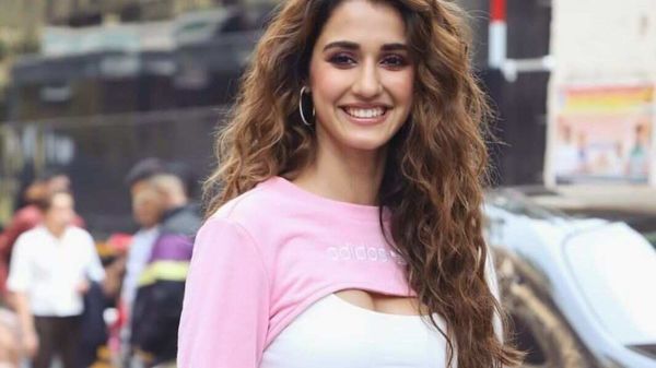 কোভিড পজিটিভ দিশার বাবা (ছবি-ইনস্টাগ্রাম) কোভিড পজিটিভ দিশার বাবা (ছবি-ইনস্টাগ্রাম)