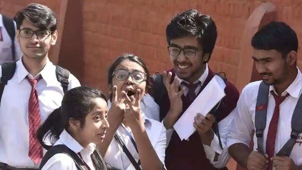 সরকারি ও সরকার অনুমোদিত স্কুলের একাদশ শ্রেণির পড়ুয়াদের স্পোকেন ইংলিশ ক্লাস করানো হবে। সরকারি ও সরকার অনুমোদিত স্কুলের একাদশ শ্রেণির পড়ুয়াদের স্পোকেন ইংলিশ ক্লাস করানো হবে।