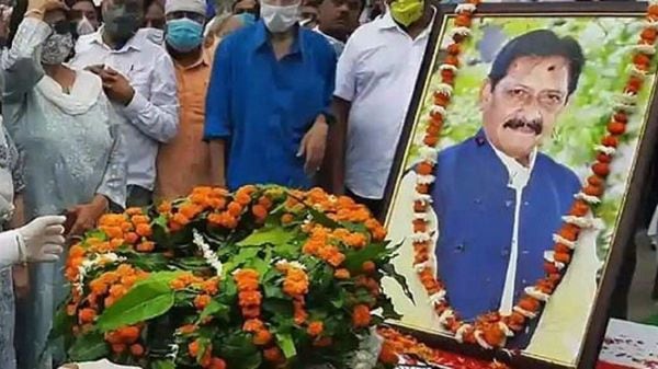 শেষ শ্রদ্ধা জানাতে মানুষের ভিড়। ছবি- পিটিআই। শেষ শ্রদ্ধা জানাতে মানুষের ভিড়। ছবি- পিটিআই।