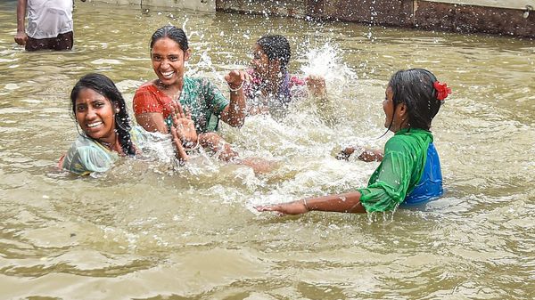 কলকাতার কালীঘাটে রাস্তায় জমা জলে উল্লাস (PTI) কলকাতার কালীঘাটে রাস্তায় জমা জলে উল্লাস (PTI)