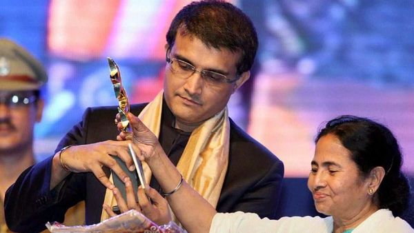সৌরভ গঙ্গোপাধ্যায় ও মমতা বন্দ্যোপাধ্যায়। ছবি- টুইটার। সৌরভ গঙ্গোপাধ্যায় ও মমতা বন্দ্যোপাধ্যায়। ছবি- টুইটার।