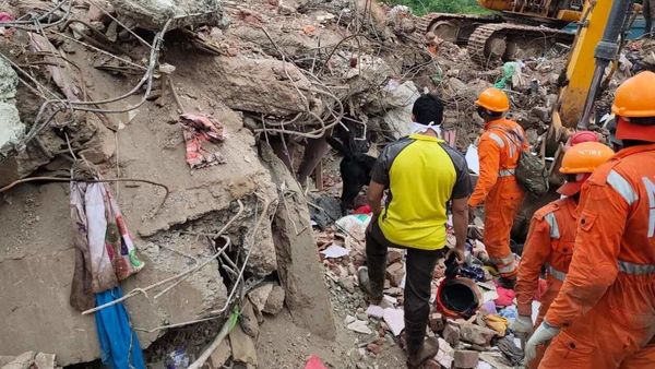 ঘটনাস্থলে চলছে উদ্ধারকাজ (ছবি সৌজন্য এনডিআরএফ) ঘটনাস্থলে চলছে উদ্ধারকাজ (ছবি সৌজন্য এনডিআরএফ)