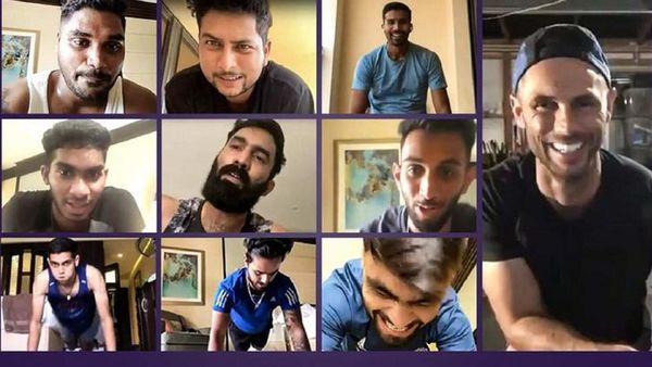 হোটেলবন্দি অবস্থাতেই ট্রেনারের ভার্চুয়াল ক্লাসে নাইটরা। ছবি- টুইটার (KKR)। হোটেলবন্দি অবস্থাতেই ট্রেনারের ভার্চুয়াল ক্লাসে নাইটরা। ছবি- টুইটার (KKR)।