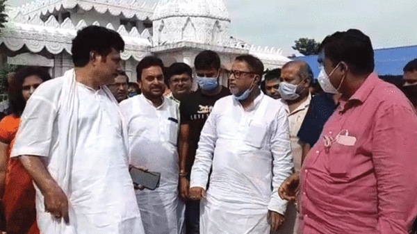রবিবার নলহাটির অনুকূল ঠাকুরের আশ্রমে মুকুল রায়। রবিবার নলহাটির অনুকূল ঠাকুরের আশ্রমে মুকুল রায়।