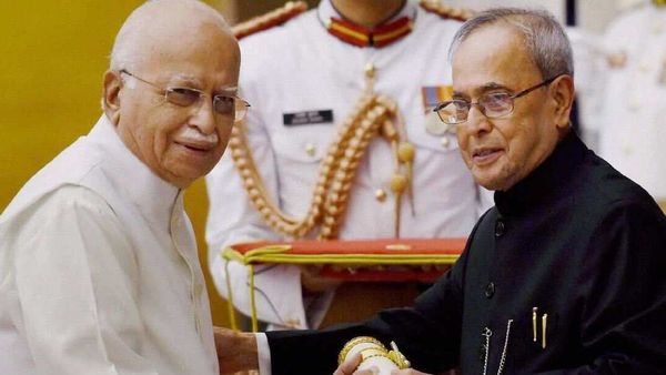 প্রণব মুখোপাধ্যায় ও লালকৃষ্ণ আডবানি (ফাইল ছবি, সৌজন্য পিটিআই) প্রণব মুখোপাধ্যায় ও লালকৃষ্ণ আডবানি (ফাইল ছবি, সৌজন্য পিটিআই)