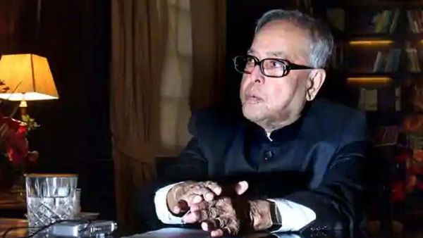 মুর্শিদাবাদী আমের প্রচারে প্রণব মুখোপাধ্যায় ছিলেন অন্যতম প্রবক্তা। মুর্শিদাবাদী আমের প্রচারে প্রণব মুখোপাধ্যায় ছিলেন অন্যতম প্রবক্তা।