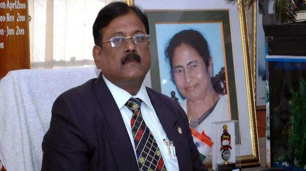 রাজ্যের শ্রম প্রতিমন্ত্রী ডাঃ নির্মল মাজি। ছবি সৌজন্য : টুইটার রাজ্যের শ্রম প্রতিমন্ত্রী ডাঃ নির্মল মাজি। ছবি সৌজন্য : টুইটার