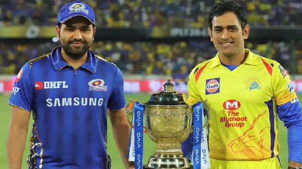 আইপিএল ট্রফির সঙ্গে রোহিত ও ধোনি। ছবি- টুইটার। আইপিএল ট্রফির সঙ্গে রোহিত ও ধোনি। ছবি- টুইটার।