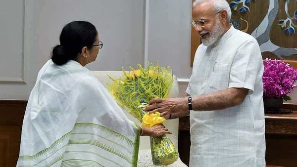 নরেন্দ্র মোদী এবং মমতা বন্দ্যোপাধ্যায় (ফাইল ছবি, সৌজন্য পিটিআই) নরেন্দ্র মোদী এবং মমতা বন্দ্যোপাধ্যায় (ফাইল ছবি, সৌজন্য পিটিআই)