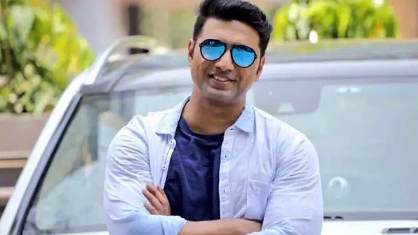 পাশে আছেন দেব পাশে আছেন দেব