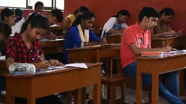 বকেয়া টাকা না পেলে চূড়ান্ত বর্ষের পরীক্ষায় ছাত্রছাত্রীদের বসতে দেওয়া হবে না, জানিয়েছে বিএড কলেজগুলি। বকেয়া টাকা না পেলে চূড়ান্ত বর্ষের পরীক্ষায় ছাত্রছাত্রীদের বসতে দেওয়া হবে না, জানিয়েছে বিএড কলেজগুলি।