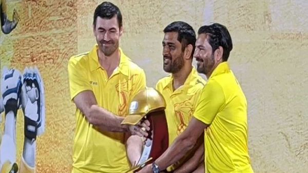 ২০১৯ আইপিএলে চেন্নাই সুপার কিংসের সর্বোচ্চ রান সংগ্রহকারী হওয়ায় ধোনির হাতে উঠল গোল্ডেন ক্যাপ। ২০১৯ আইপিএলে চেন্নাই সুপার কিংসের সর্বোচ্চ রান সংগ্রহকারী হওয়ায় ধোনির হাতে উঠল গোল্ডেন ক্যাপ।