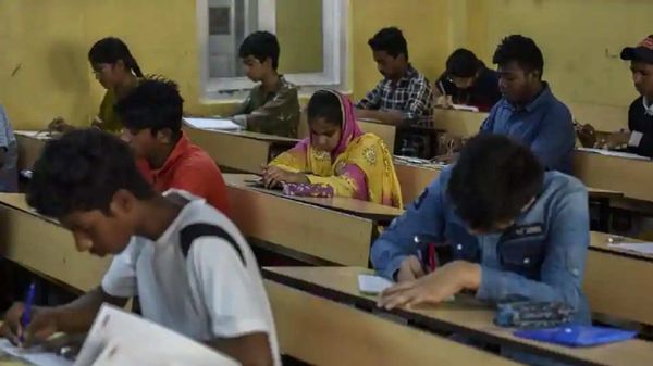 শুক্রবার সন্ধ্যা নাগাদ কেবল ১.৬০ লক্ষ শিক্ষার্থী নথিভুক্তিকরণ প্রক্রিয়া সম্পূর্ণ করেছেন। শুক্রবার সন্ধ্যা নাগাদ কেবল ১.৬০ লক্ষ শিক্ষার্থী নথিভুক্তিকরণ প্রক্রিয়া সম্পূর্ণ করেছেন।