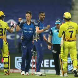 ম্যাচ শেষের পর নিউ নর্ম্যাল (ছবি সৌজন্য পিটিআই)