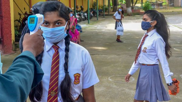আগামী ১৫ অক্টোবর (বৃহ্স্পতিবার) থেকে দেশজুড়ে ধাপে ধাপে খুলতে চলেছে স্কুল ও কোচিং সেন্টার (ছবিটি প্রতীকী, সৌজন্য পিটিআই) আগামী ১৫ অক্টোবর (বৃহ্স্পতিবার) থেকে দেশজুড়ে ধাপে ধাপে খুলতে চলেছে স্কুল ও কোচিং সেন্টার (ছবিটি প্রতীকী, সৌজন্য পিটিআই)