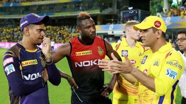 নারিন ও রাসেলের সঙ্গে আলাপচারিতায় ধোনি। ছবি- বিসিসিআই। নারিন ও রাসেলের সঙ্গে আলাপচারিতায় ধোনি। ছবি- বিসিসিআই।