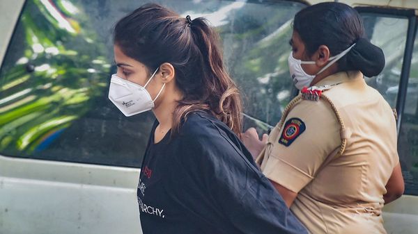 ছাড়া পাবেন রিয়া চক্রবর্তী (PTI) ছাড়া পাবেন রিয়া চক্রবর্তী (PTI)
