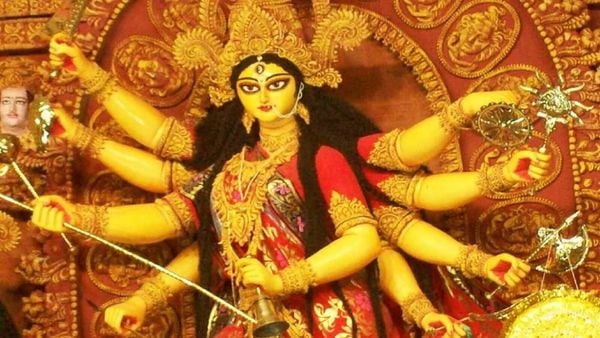 ঘোড়ার পিঠে চড়ে এলে প্রতিবেশী দেশের সঙ্গে যুদ্ধ বাধে। ঘোড়ার পিঠে চড়ে এলে প্রতিবেশী দেশের সঙ্গে যুদ্ধ বাধে।