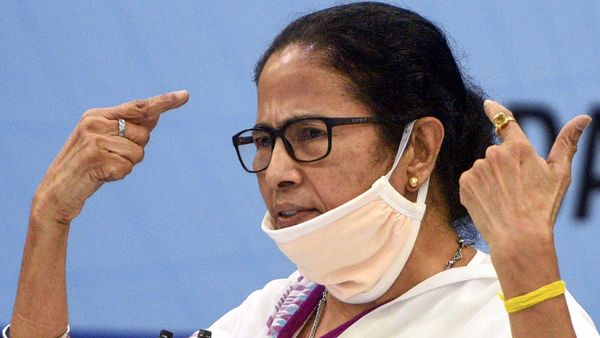 মমতা বন্দ্যোপাধ্যায় (PTI) মমতা বন্দ্যোপাধ্যায় (PTI)