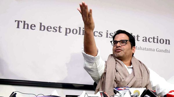 'বাত বিহার কি' অভিযানের ঘোষণার সাংবাদিক বৈঠকে প্রশান্ত কিশোর। 'বাত বিহার কি' অভিযানের ঘোষণার সাংবাদিক বৈঠকে প্রশান্ত কিশোর।