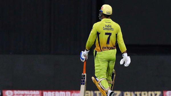 আউট হওয়ার পর ধোনি (PTI) আউট হওয়ার পর ধোনি (PTI)
