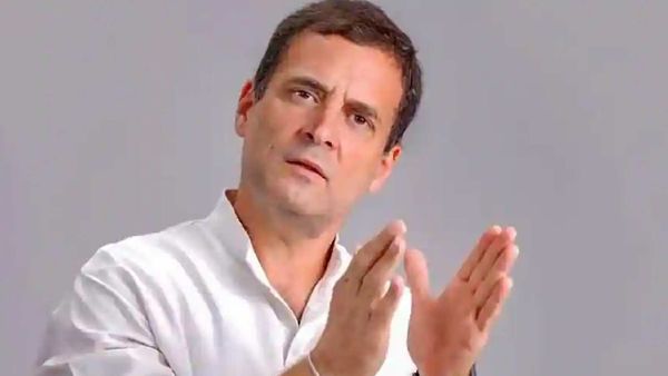 ভূমিধসে পরিবারের সব সদস্যকে হারানো দুই বোনকে নতুন বাড়ি উপহার দিলেন কংগ্রেস নেতা রাহুল গান্ধী। ভূমিধসে পরিবারের সব সদস্যকে হারানো দুই বোনকে নতুন বাড়ি উপহার দিলেন কংগ্রেস নেতা রাহুল গান্ধী।