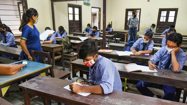 স্কুলের বেতন কাঠামো নিয়ে বিজ্ঞপ্তি জারি অসম মাধ্যমিক শিক্ষা বিভাগের (ছবিটি প্রতীকী, সৌজন্য পিটিআই) স্কুলের বেতন কাঠামো নিয়ে বিজ্ঞপ্তি জারি অসম মাধ্যমিক শিক্ষা বিভাগের (ছবিটি প্রতীকী, সৌজন্য পিটিআই)