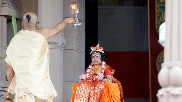 মাস্ক নেই কুমারী মায়ের মুখে (ছবি সৌজন্য এএনআই) মাস্ক নেই কুমারী মায়ের মুখে (ছবি সৌজন্য এএনআই)