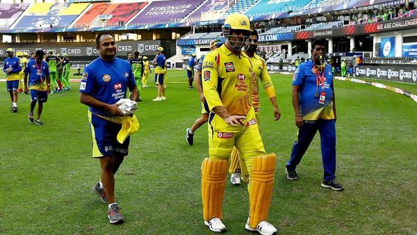 চেন্নাইয়ের জয়ের পর মাঠ ছাড়ছেন ধোনি। ছবি- আইপিএল। চেন্নাইয়ের জয়ের পর মাঠ ছাড়ছেন ধোনি। ছবি- আইপিএল।