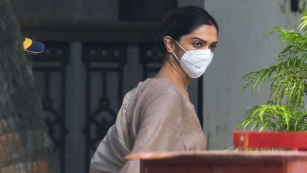 আবারও ডেকে পাঠানো হল দীপিকার ম্যানেজার করিশ্মাকে (PTI) আবারও ডেকে পাঠানো হল দীপিকার ম্যানেজার করিশ্মাকে (PTI)