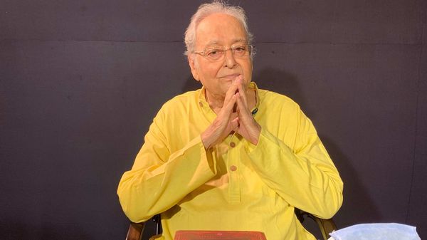 সৌমিত্র চট্টোপাধ্যায় (ফাইল ছবি) সৌমিত্র চট্টোপাধ্যায় (ফাইল ছবি)