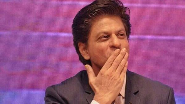 ডিনারে গেলে বিল দেন না শাহরুখ (ফাইল ছবি, সৌজন্য টুইটার) ডিনারে গেলে বিল দেন না শাহরুখ (ফাইল ছবি, সৌজন্য টুইটার)